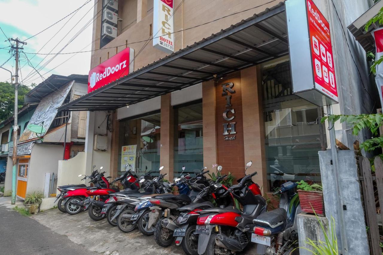Reddoorz At Hotel Rich Parepare Near Pantai Mattirotasi エクステリア 写真