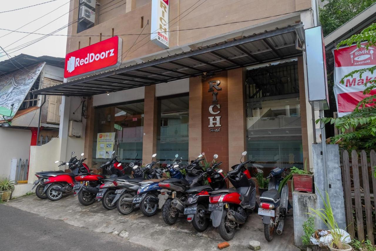 Reddoorz At Hotel Rich Parepare Near Pantai Mattirotasi エクステリア 写真