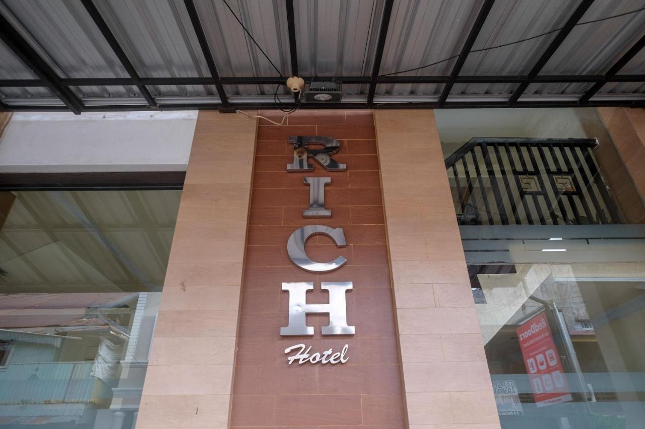 Reddoorz At Hotel Rich Parepare Near Pantai Mattirotasi エクステリア 写真
