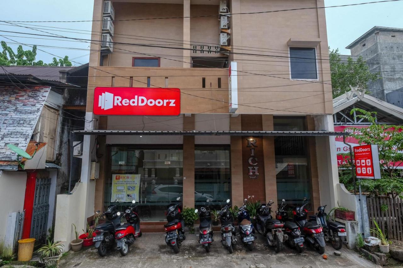 Reddoorz At Hotel Rich Parepare Near Pantai Mattirotasi エクステリア 写真